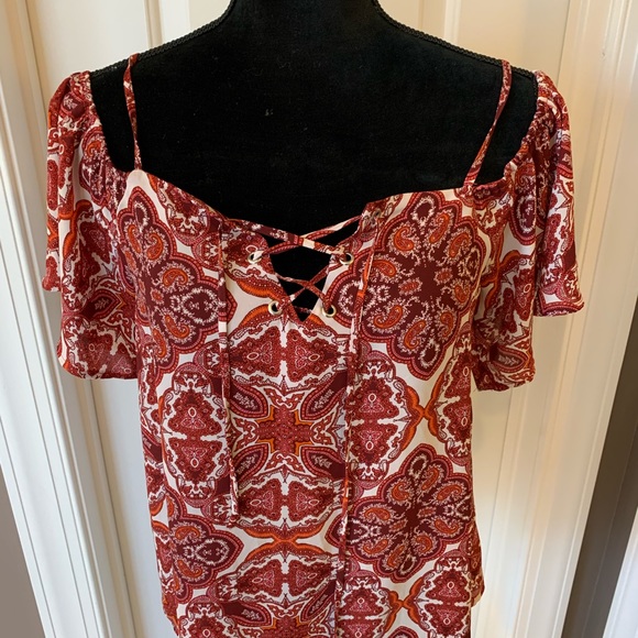 Off shoulder flowy top - Picture 2 of 6